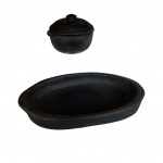Uma panela e uma travessa em barro capixaba, tratada e muito usada por Chefe,  Diam. 20, Alt. 16cm. 38 x 20, Alt. 6  cm.