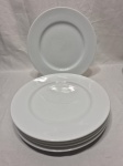 Jogo de 5 pratos de mesa em porcelana branca. Medindo 27,5cm de diâmetro.