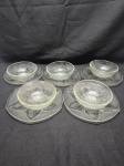 Jogo de 5 bowls com pratos em vidro moldado. Medindo o bowl 13cm x 5cm de altura.