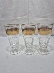 Jogo de 3 taças de cerveja em cristal lapidado com barra ouro. Medindo 8cm x 16cm de alttura.