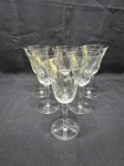 Jogo de 6 taças de vinho em cristal lapidado. Medindo 9cm x 17,5cm de altura.