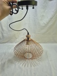 Lindo lustre pendente aramado em cobre. Medindo 30cm de diâmetro.