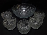 Lote de bowl com 5 cumbucas em vidro moldado. Medindo o bowl 25cm x 11cm de altura.