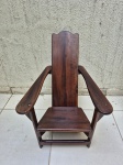 Cadeira, poltrona infantil em madeira nobre, década de 40. Medindo 43cm x 25cm x 56cm de altura.