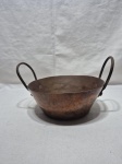 Lindo tacho em cobre com alças em bronze. Medindo 19,5cm x 8cm de altura.