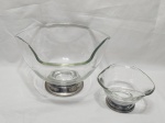 Lote de bowl e cumbuca em grosso vidro com base em prata 90. Medindo a fruteira 23,5cm x 16cm de altura.