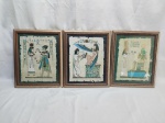 Jogo de 3 quadros decorativos com pinturas egípcias, moldura em madeira e vidro frontal. Medindo a moldura 34cm x 28cm.