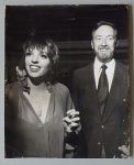 Fotografia de Liza Mineli com Jack Haley Júnior datada de Setembro de 1977 do Arquivo do Jornal o Globo - Foto Publicada. Med. 20 x 25cm
