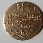 Linda Medalha em Bronze em Alto relevo, inscrito Technip. Diam. 8cm