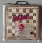 Jogo de Dama antigo da Estrela n.º 16.24.04 acondicionado em seu plástico original.