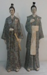 Samurais, par de estatuetas japonesas, em porcelana kutani, em monocromia cinza, alt. 36cm