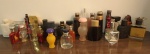 Colecionismo - Lote com 29 frascos de perfume de coleção diversos tamanhos e fabricantes.