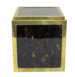 DIVERSOS- Balde para gelo quadrado nos 50 com estrutura em metal dourado e acabamento de acrílico tartaruga. Parte interna com revestimento térmico para gelo. Peça antiga e muito original. Medidas 22A x 19 x 19. Em bom estado, com marcas do tempo.