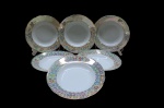 PORCELANA- Conjunto de 6 pratos fundos em porcelana branca com borda perolada decorada com guirlandas de flores em policromia e farta douração. Da manufatura REAL S.PAULO MADE IN BRAZIL.  Medida 23,5D. Em bom estado, com mínimas marcas de uso.