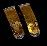 Conjunto em ouro amarelo 750 e platina, com brilhantes, composto de colar e brinco, pesando 65,54 g.