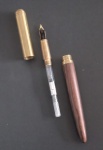 Caneta - modelo de corpo em madeira e metal dourado na ponta !! ponta tipo tinteiro , material iridiun ,, !! made in germnany !! acervo de colecionador !!