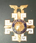 Medalha -  Condecoração do Merito da Aeronautica !! linda peça cor dourada cor de ouro !! e apliques em barnco !! matal pesado !! acervo de colecionador !!