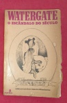 Livro - Watergate !!  o Escandalo do seculo !! capa tipo brochura !! com 265 pag. !! edição em ingles do 1973 !! traduzida !!