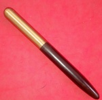 Caneta - modelo tipo bico de pena !!Tinteiro com Bomba !!Nunca usada !! cabo em cor preta !! ponta de iridium Germany !! tampa em cor dourada @@@ cor de ouro !!