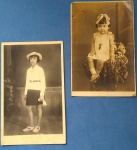 2 Fotografias - Impressas em cartão postais !!!  Meninas , Crianças de idades diferentes , !!! Decada de 1930  !!! 