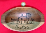 Arte popular- gamela decorativa em madeira de Lei !! com lindo desenho de igreja de Anchieta- Tamanho de medindo 21cm de comprmento com largura de 11cm.