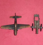 Colecionismo- 2 Miniaturas de coleção de apontadores !! Modelo de avião  e Canhão de Guerra !!!!! Acervo de colecionador !!