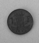 Moeda - Belgica !! valor de 1 Franco ano de 1945 !! tempo da segunda guerra mundial !! material zinco !! Raridade !! falta de metais para cunhagem !! linda peça  !! , !! valor de mercado muito maior !!