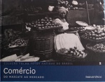Livro- ` O Comércio ` coleção fotos antigas !! Do Mascate ao Mercado !! O poder da informalidade ! Os ambulantes do Passado !! Capa dura  !!