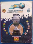 Colecionismo- Album de figurinhas da Copa America de 2011 !!! 100% Completissimo edição oficial Panini !!! valor estimado de mercado = 180,00 Reais ,capa com marcas de desgaste.