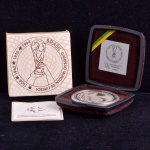 Moeda Comemorativa do Brasil, Tetracampeonato Mundial de Futebol, Valor 4 Reais, Ano 1994, Prata, Peso 27 g, Diâmetro 40 mm, Estojo Original com Certificado, Proof - Flor de Cunho.