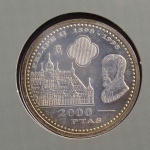 Moeda Estrangeira, ESPANHA, Comemorativa ao 4º Centenário de Felipe II - 1598/1998, Valor 2000 Pesetas, Ano 1998, Prata, Peso 18 g, Diâmetro 33 mm, Cartela Original , Lacrada, Flor de Cunho.