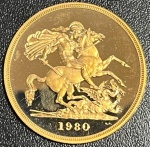Moeda Estrangeira, INGLATERRA, Rainha Elizabeth II, Valor 5 Libras, Ano 1980, Ouro, Peso 40 g, Proof - Flor de Cunho.