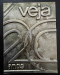Medalha Comemorativa, 20 Anos da Revista VEJA - Você Também Faz parte desse Sucesso, Editora Abril , Diâmetro 100x80 mm, Bronze Prateado, no Estojo, Muito Bem Conservada.