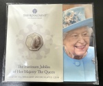 Moeda Estrangeira, INGLATERRA, Comemorativa ao Jubileu de Platina da Rainha Elizabeth, Valor 50 Pence, Ano 2022, Níquel, Cartela Original - The Royal Mint, Lacrada, Brilhante - Flor de Cunho.