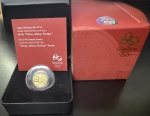 Moeda Brasileira, Comemorativa as Olimpíadas RIO 2016, Modalidade Salto com Vara, Valor 10 Reais, Ano 2015, Ouro, Peso 4,4 g, Diâmetro 16 mm, Tiragem Máxima de 5000 Moedas, Estojo Original, Certificado, Proof - Flor de Cunho.