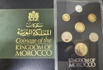 Coleção de Moedas, Reino de MARROCOS, Anos 1394/1974 e 1395/1975, Cartela de Acrílico Original Banco de Marrocos, Flor de Cunhos.