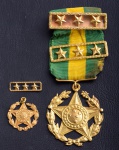 Condecoração e Miniatura, Mérito Militar - 30 Anos de Tempo e Serviços Prestados , Acompanha o Diploma da Medalha Militar, Ouro, Peso Total 27 g, com Fita, Conjunto Completo, Muito Bem Conservada.