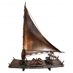 Jangada executada em cobre, 26 x 8, Alt. 31 cm.
