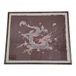 Pintura oriental sobre tecido representando dragão, 91 x 76 cm.