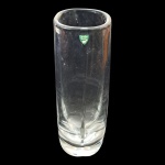Vaso Orrefors em grosso cristal translúcido  levemente facetado, Alt. 27, Diam. 1- cm.