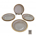 Seis bowls para sobremesa em porcelana Noritake com bordas douradas sobre fundo branco, Diam. 14 cm.