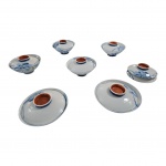 Seis chawans, bowls para arroz com tampa em porcelana oriental decorados com policromia, Diam. 12, Alt. 5 cm.