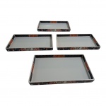 Quatro travessas retangulares em porcelana oriental policromada,  22 x 12 cm.