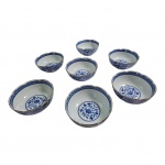 Sete bowls em porcelana japonesa blue and white com bordfas douradas,Diam. 12, Alt. 5 cm.