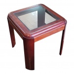 Mesa de apoio em madeira nobre na cor tabaco com tampo de vidro, by Rude Mick, 50 x 50, Alt. 50 cm.