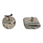 Dois baleiros em inox um deles em forma de maça com pega representando galho,  14 x 11, Alt. 9 e Alt. 10, Diam. 12 e