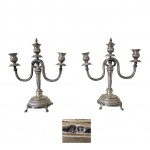 PRATA - Par de castiçais em prata contrastada águia, braços retorcidos  bobices e bases marcadas, centro com o apagador de velas,  1363 gr. Alt. 30 Com. 24 cm.