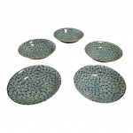 Cinco bowls japoneses em porcelana com pinturas simétricas em sua embalagem original, Diam. 16, Alt. 5 cm.