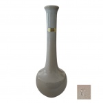 Vaso japonês em cerâmica branca em sua embalagem original, Artesanato tradicional de  Hagi-Yagi, Província de Yamaguchi, Alt.30, Diam. 10 cm.