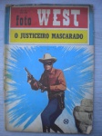 Gibi - FOTO WEST - Nª 51 - Sem data - Editora Ediex - Formato 17 X 25 cm <<<<< Apresenta: Foto quadrinização do filme O JUSTICEIRO MASCARADO >>>>>> Bom estado de conservação, contendo 52 páginas. Corte sem perda de 5 cm na ponta inferior da lombada, sem perda. Perda de 1cm2 na ponta inferior da borda direita da capa.
